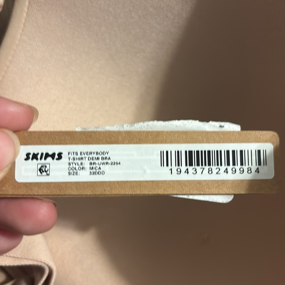 Skims FITS EVERYBODY
T-SHIRT BRA Mica NWT - Picture 10 of 11